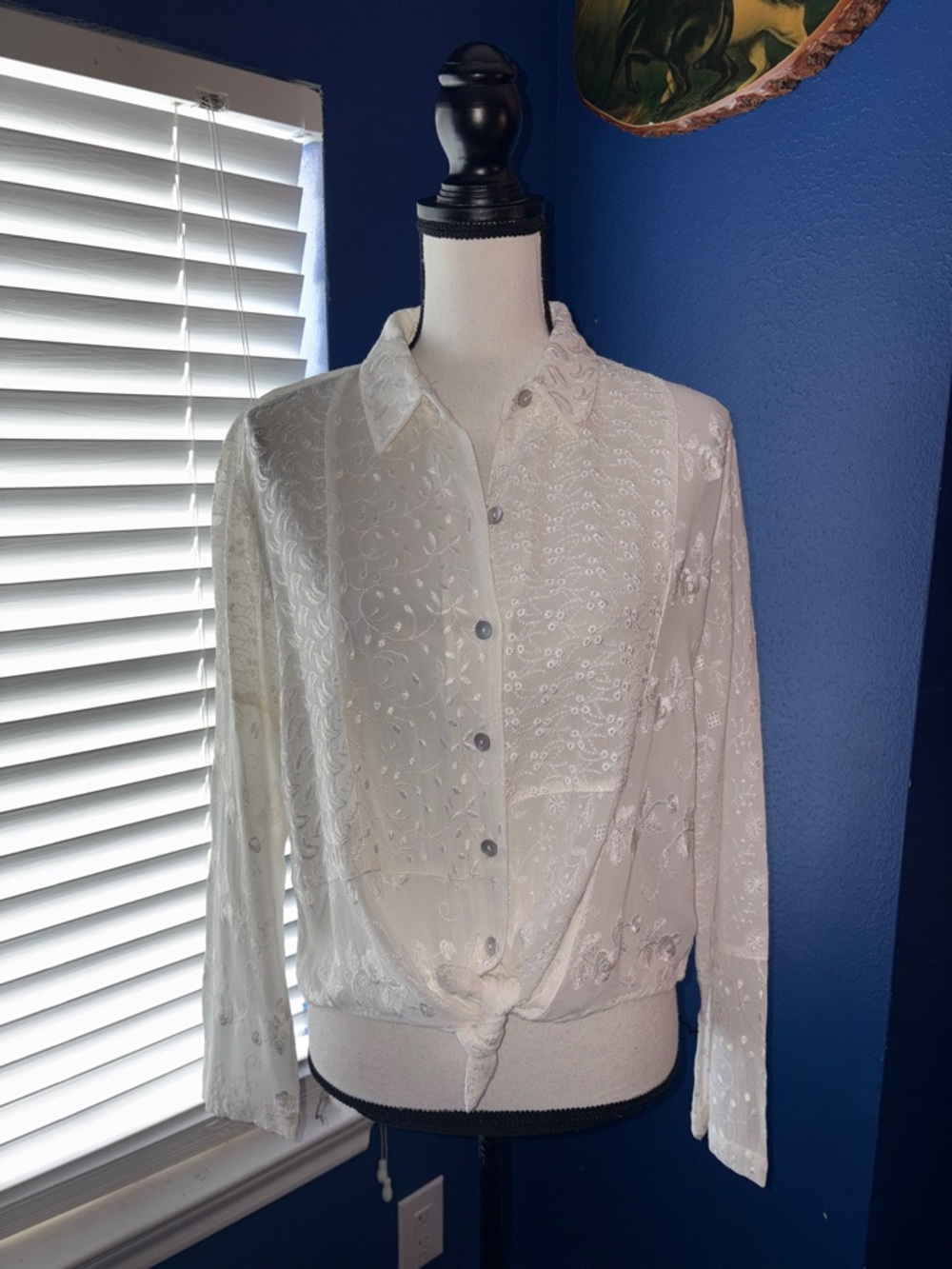 Early 2000s Chico’s Design White Embroidered Button‑Up Blouse